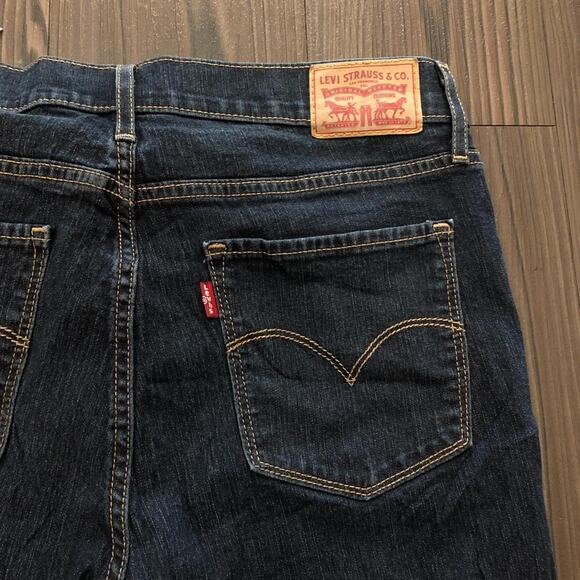 Women’s Levi Strauss Dark Wash Denim Jeans - Picture 5 of 5